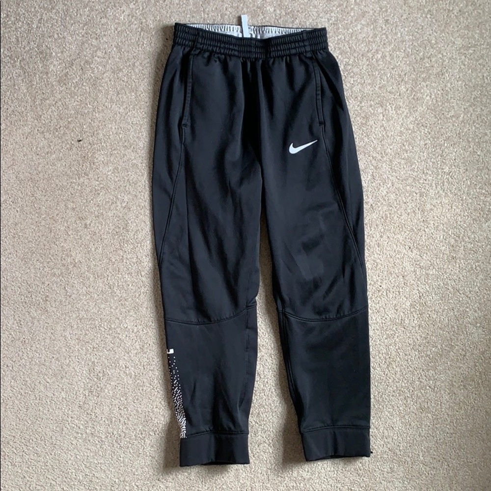 Boys Nike elite jogger